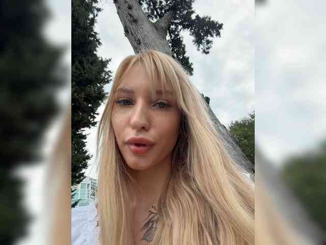 Cristi-Candy's chat room
