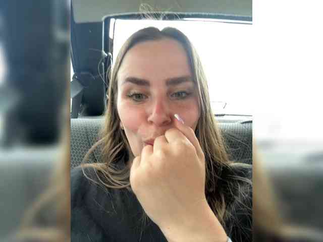LolaSexxx's chat room