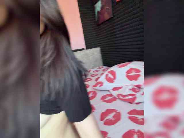 StrawberryGirl-'s chat room