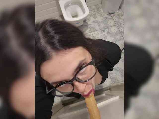 LustySass's chat room