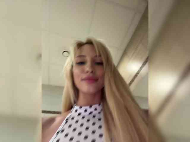 Cristi-Candy's chat room