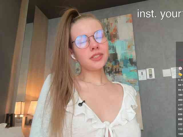 VikkiExtraCheese's chat room