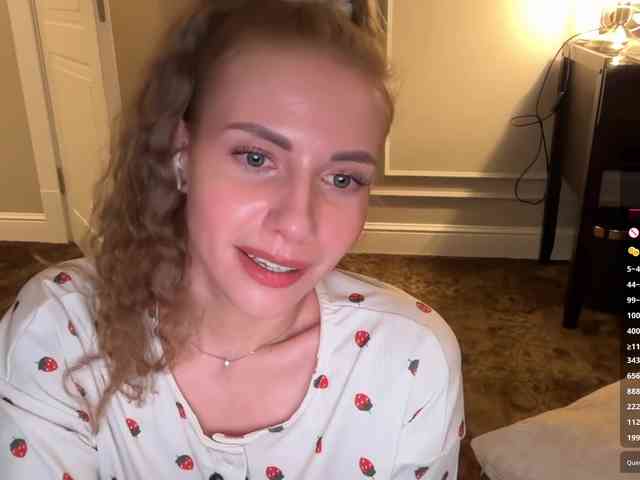 VikkiExtraCheese's chat room