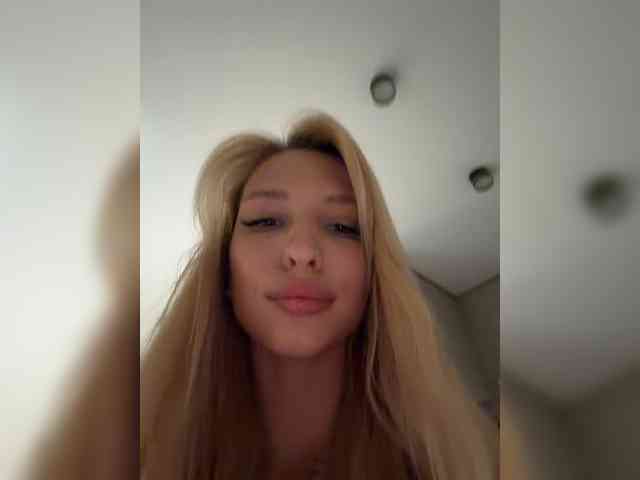 Cristi-Candy's chat room