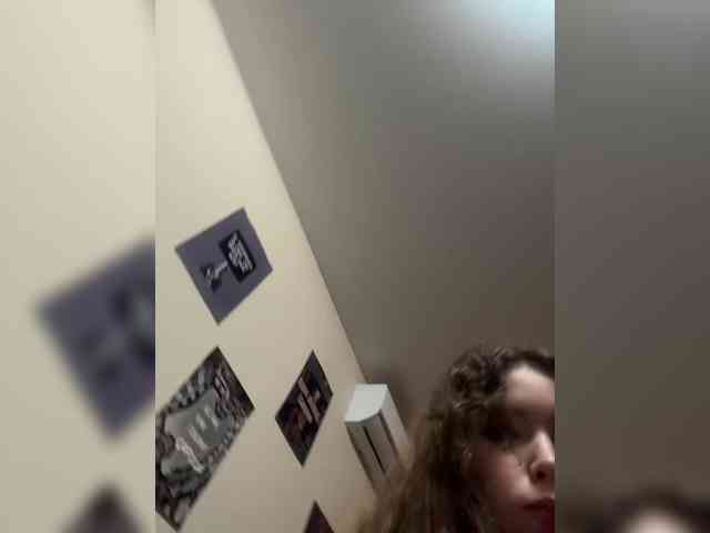 YourLadyyy's chat room