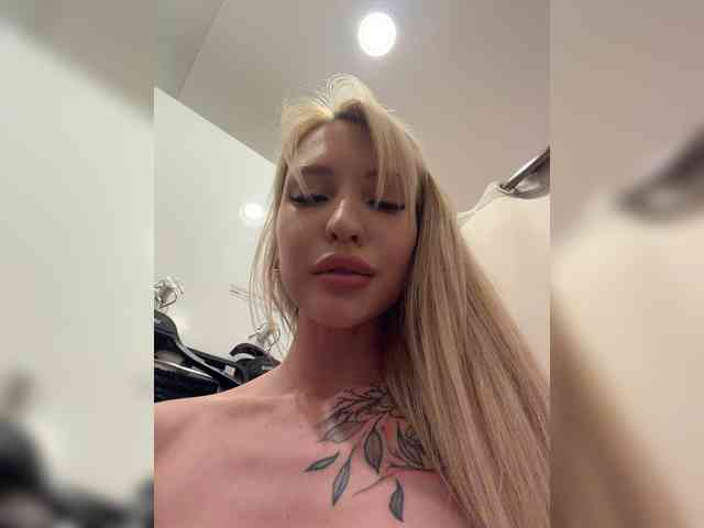 Cristi-Candy's chat room