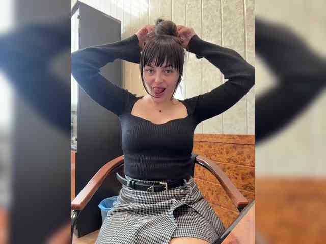 LustySass's chat room