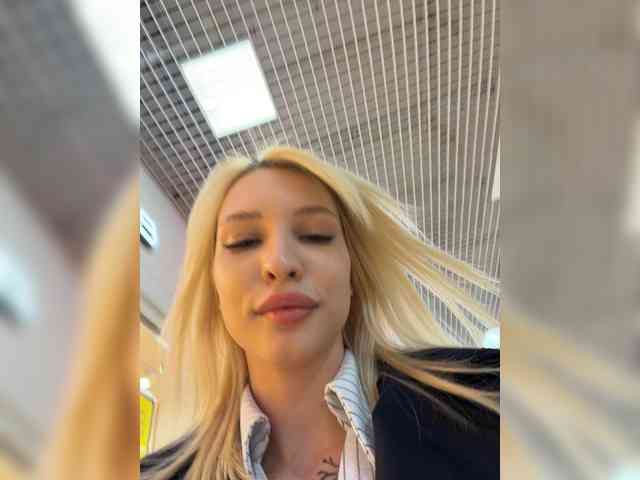 Cristi-Candy's chat room
