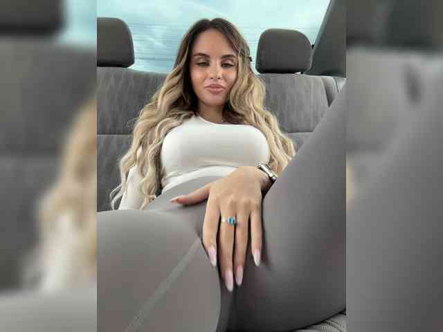 LedyMiya's chat room