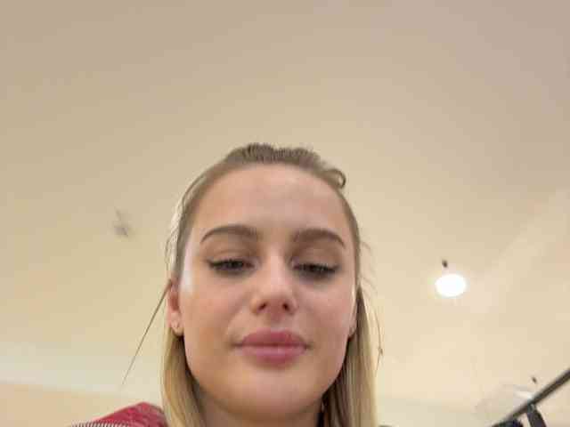 _Katrinka_'s chat room