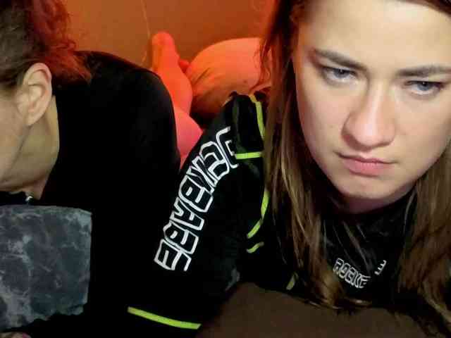 2Laski2's chat room