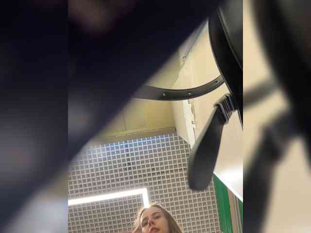 VikkiExtraCheese's chat room