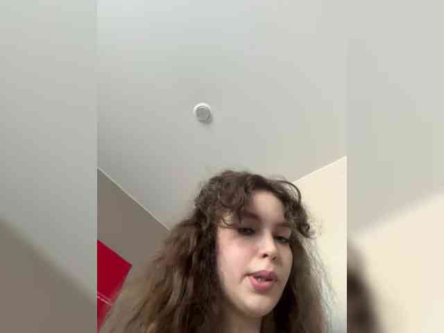 YourLadyyy's chat room