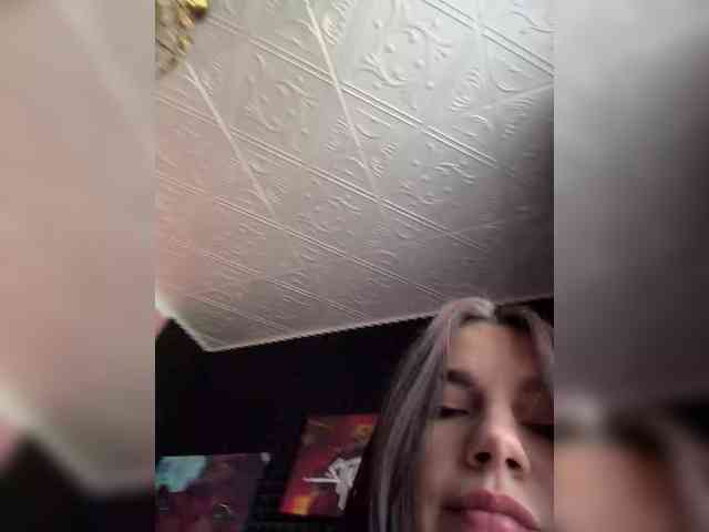 StrawberryGirl-'s chat room