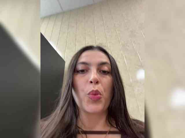 LustySass's chat room