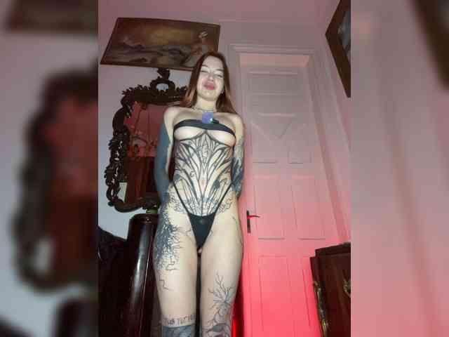 LINA69FEMDOM's chat room