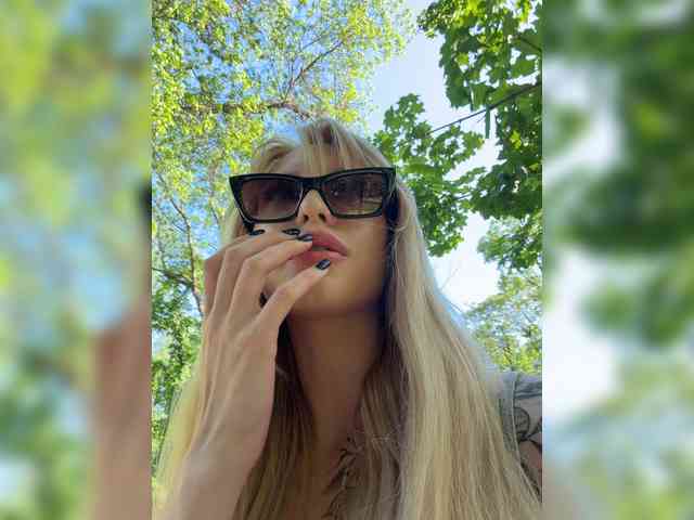 Cristi-Candy's chat room