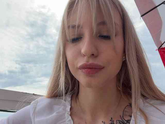 Cristi-Candy's chat room