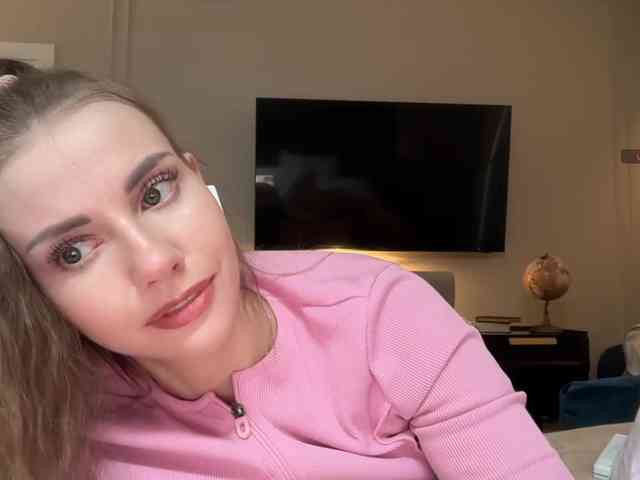 VikkiExtraCheese's chat room