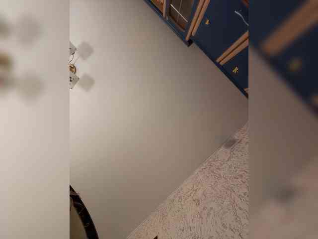 LittleDelora's chat room