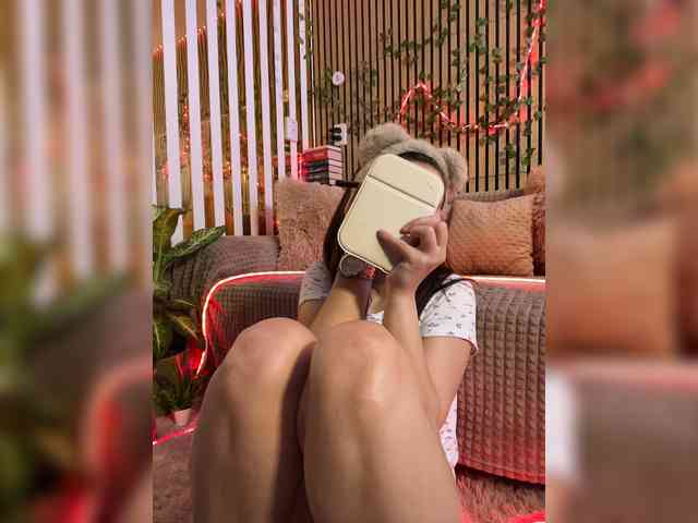 -Violetttttka-'s chat room