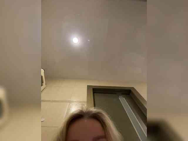 -Riviera-'s chat room