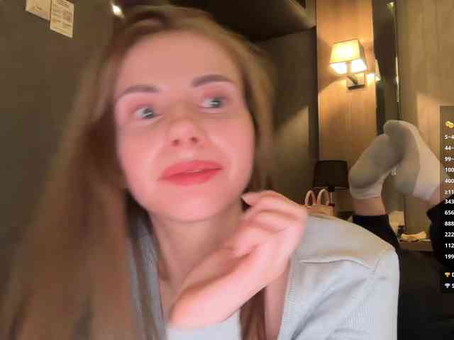 VikkiExtraCheese's chat room