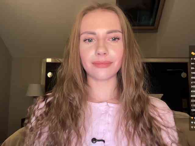 VikkiExtraCheese's chat room