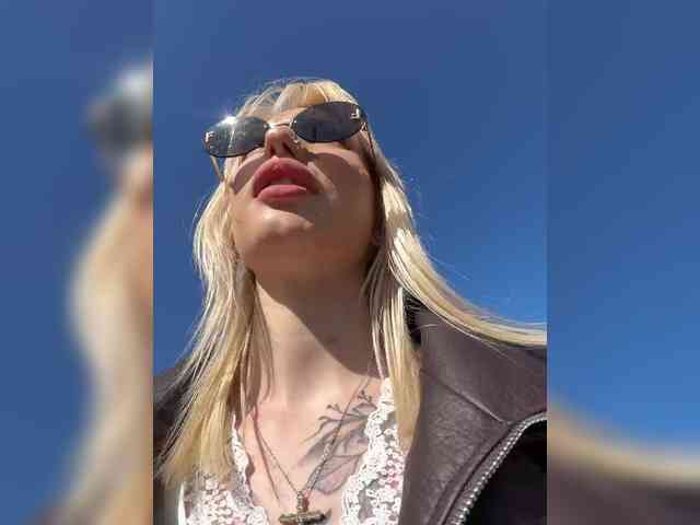 Cristi-Candy's chat room