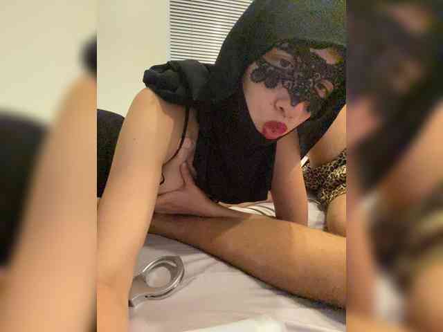 hiddenCrazySlut's chat room