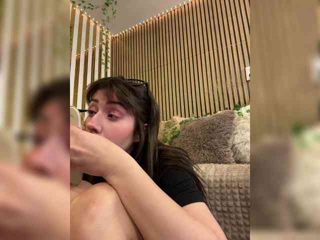 -Violetttttka-'s chat room
