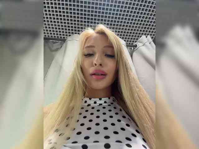 Cristi-Candy's chat room