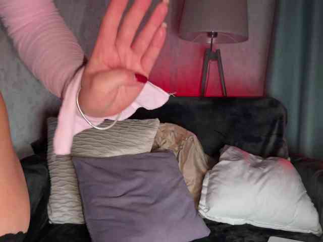 PinkFoxya's chat room
