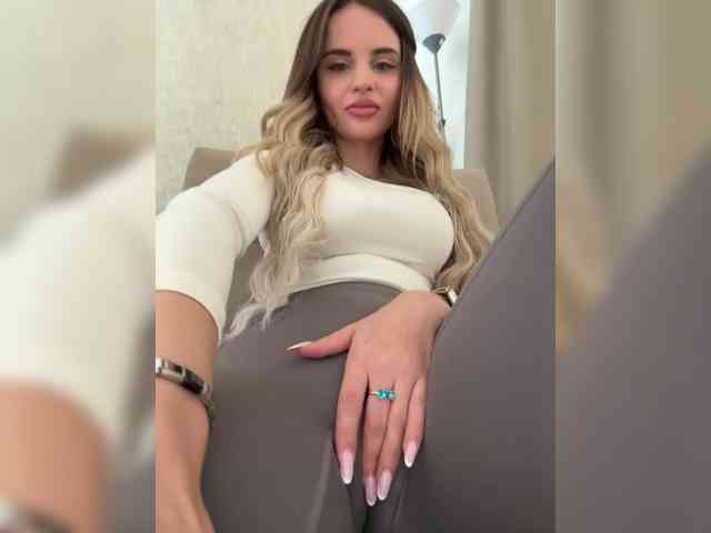 LedyMiya's chat room