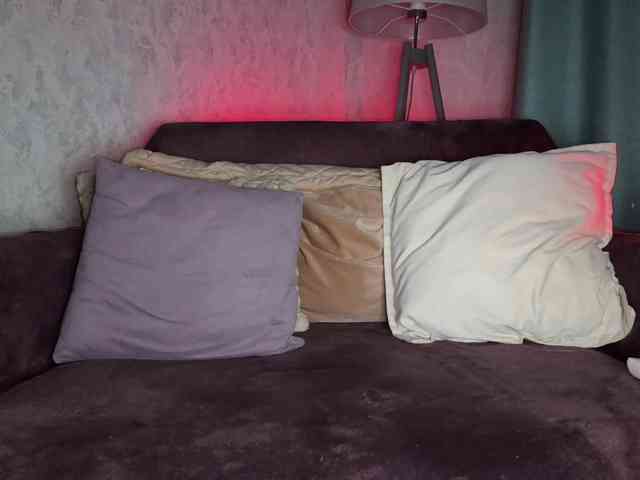 PinkFoxya's chat room