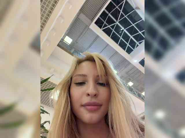 Cristi-Candy's chat room