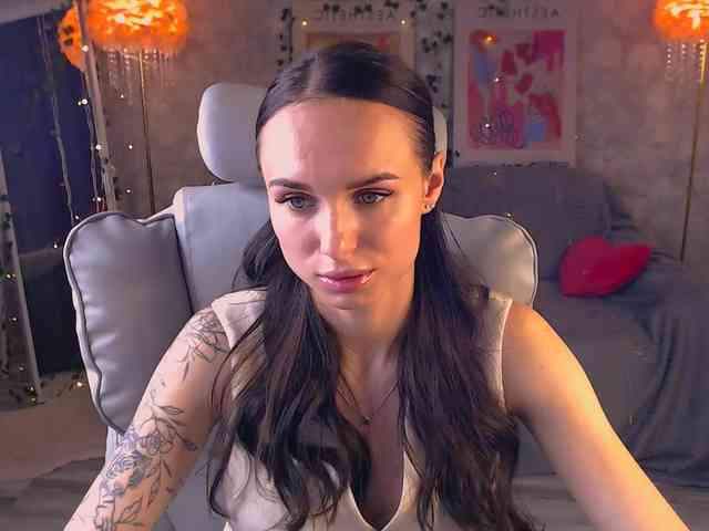 NicoleMerz's chat room