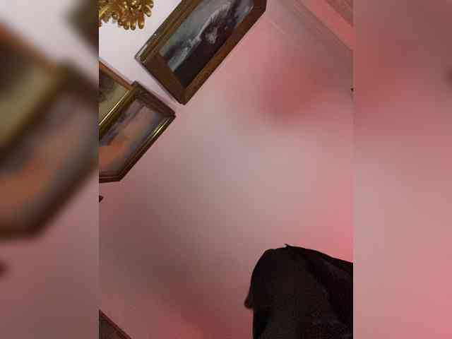 LINA69FEMDOM's chat room