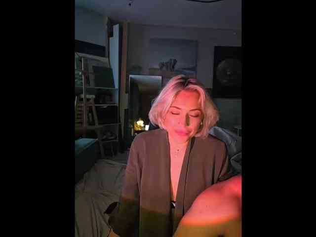 -BonnieAndClyde-'s chat room
