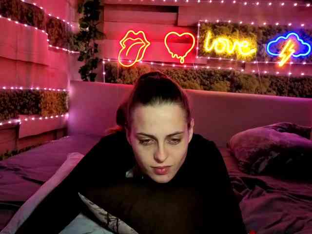 2Laski2's chat room