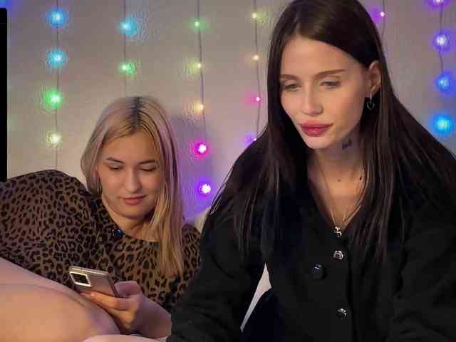 -Zoe-Love-'s chat room