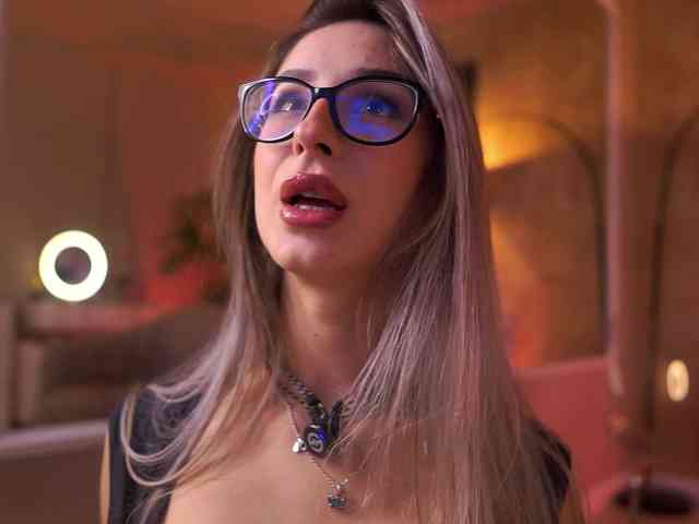 MaddieBryggs's chat room