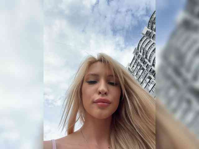 Cristi-Candy's chat room