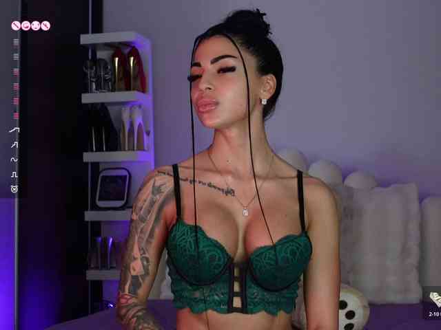 AngelaMyst's chat room