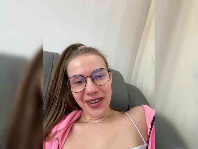 VikkiExtraCheese's chat room