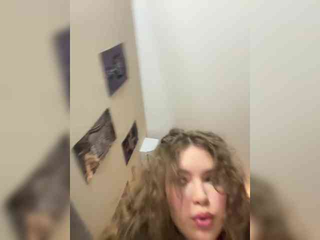 YourLadyyy's chat room