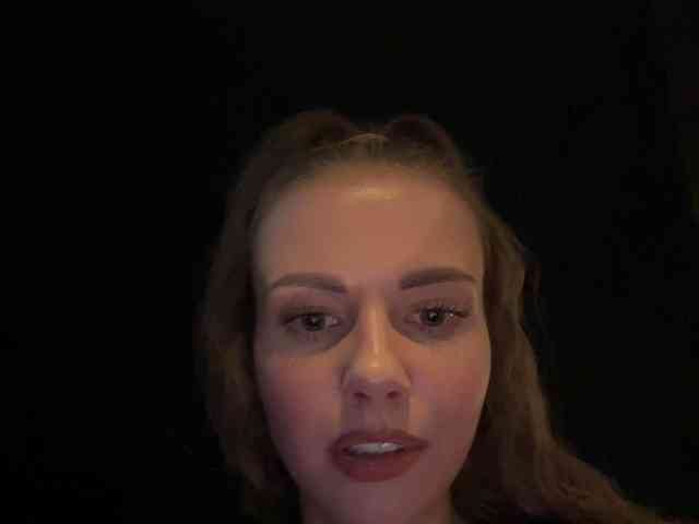 VikkiExtraCheese's chat room
