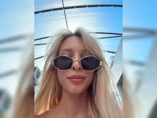 Cristi-Candy's chat room
