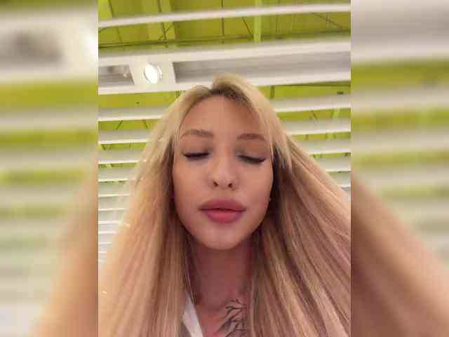 Cristi-Candy's chat room