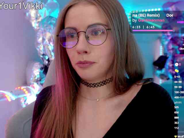 VikkiExtraCheese's chat room